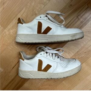 Veja V-10 sneakers